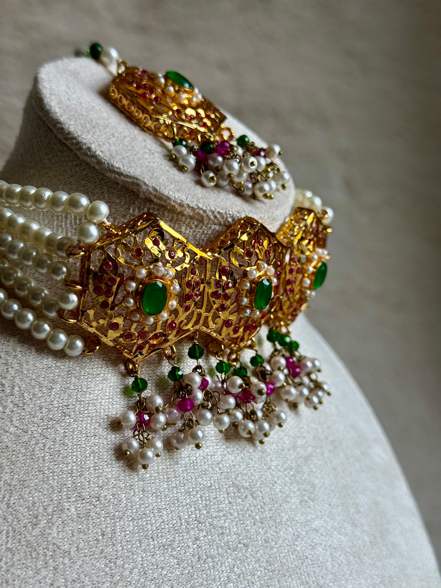 Taveetri Choker