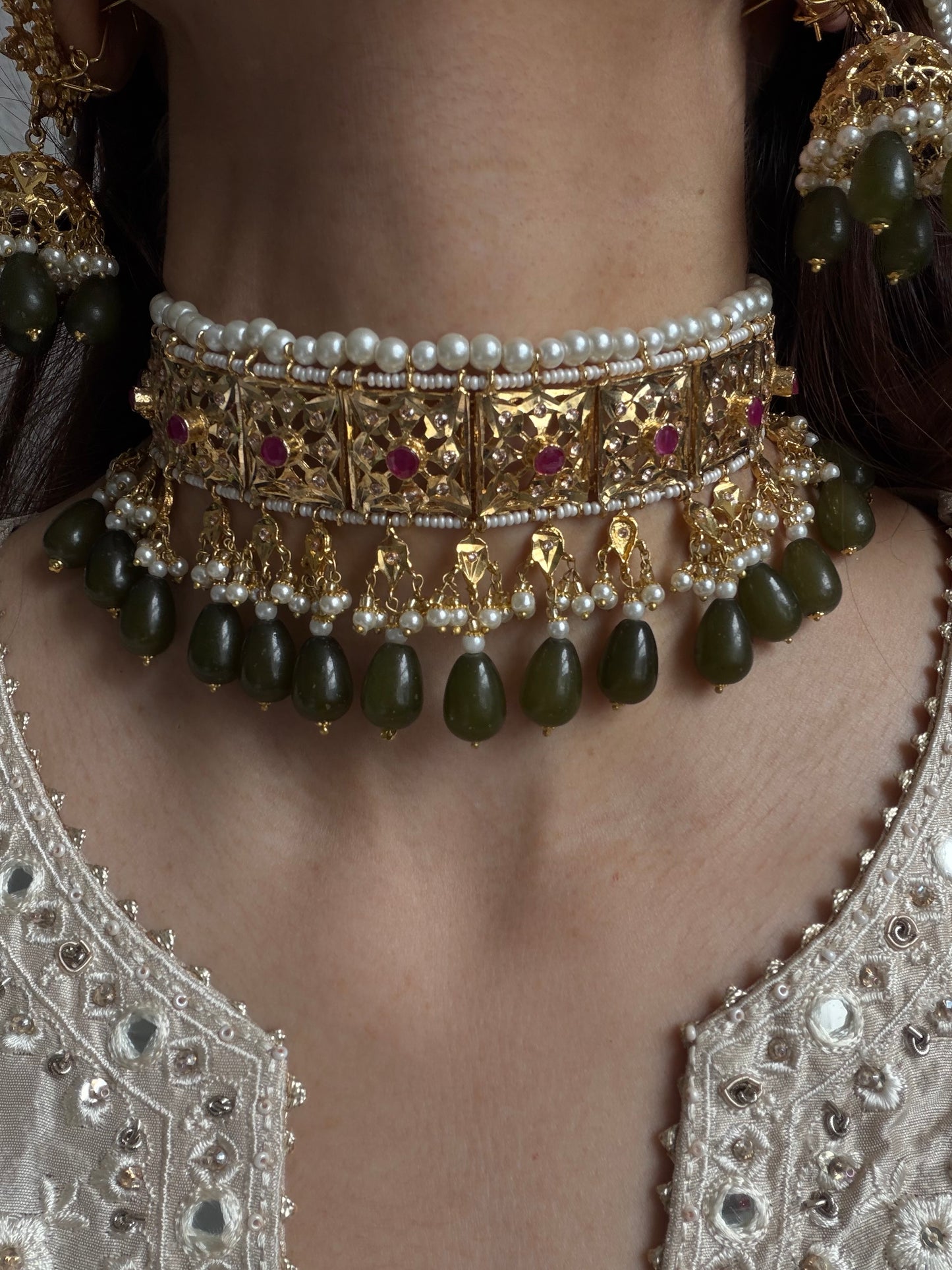 Noor-e-Zar Gullaband