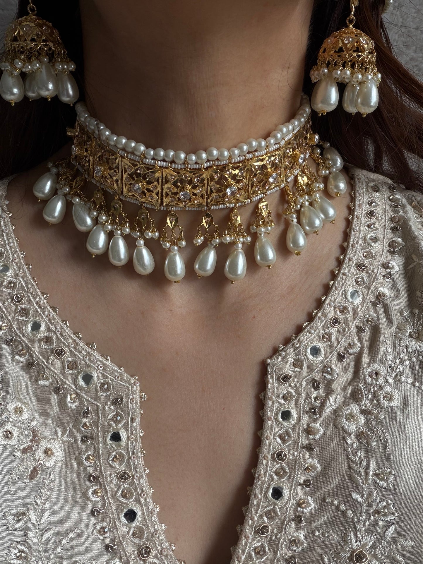 Noor-e-Zar Gullaband