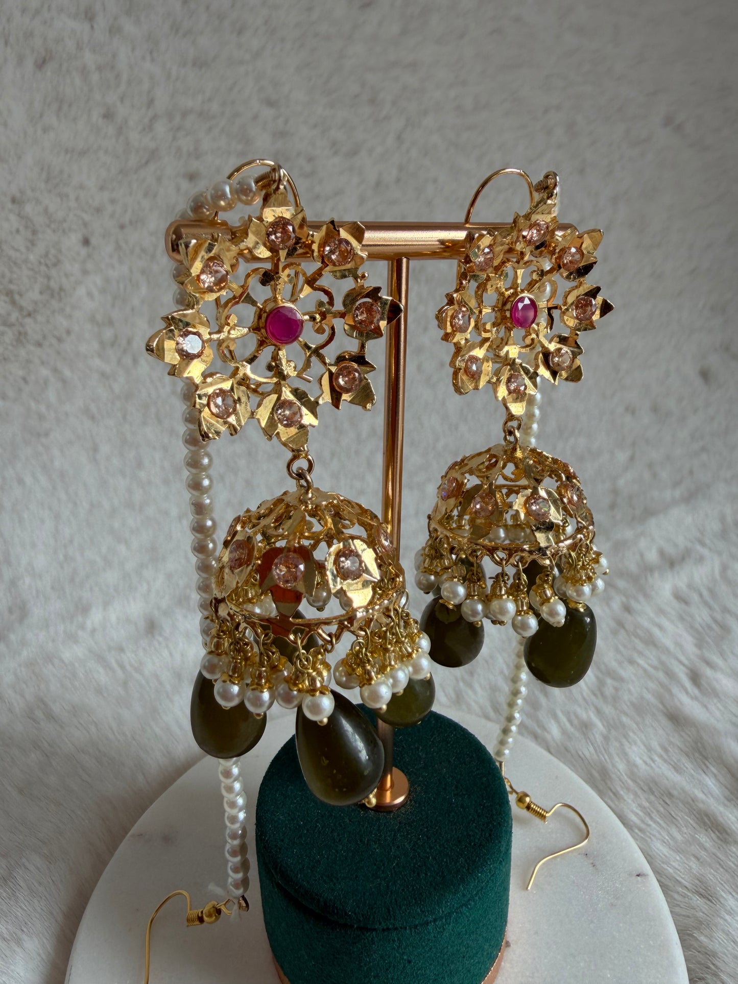 Noor-e-Zar Gullaband