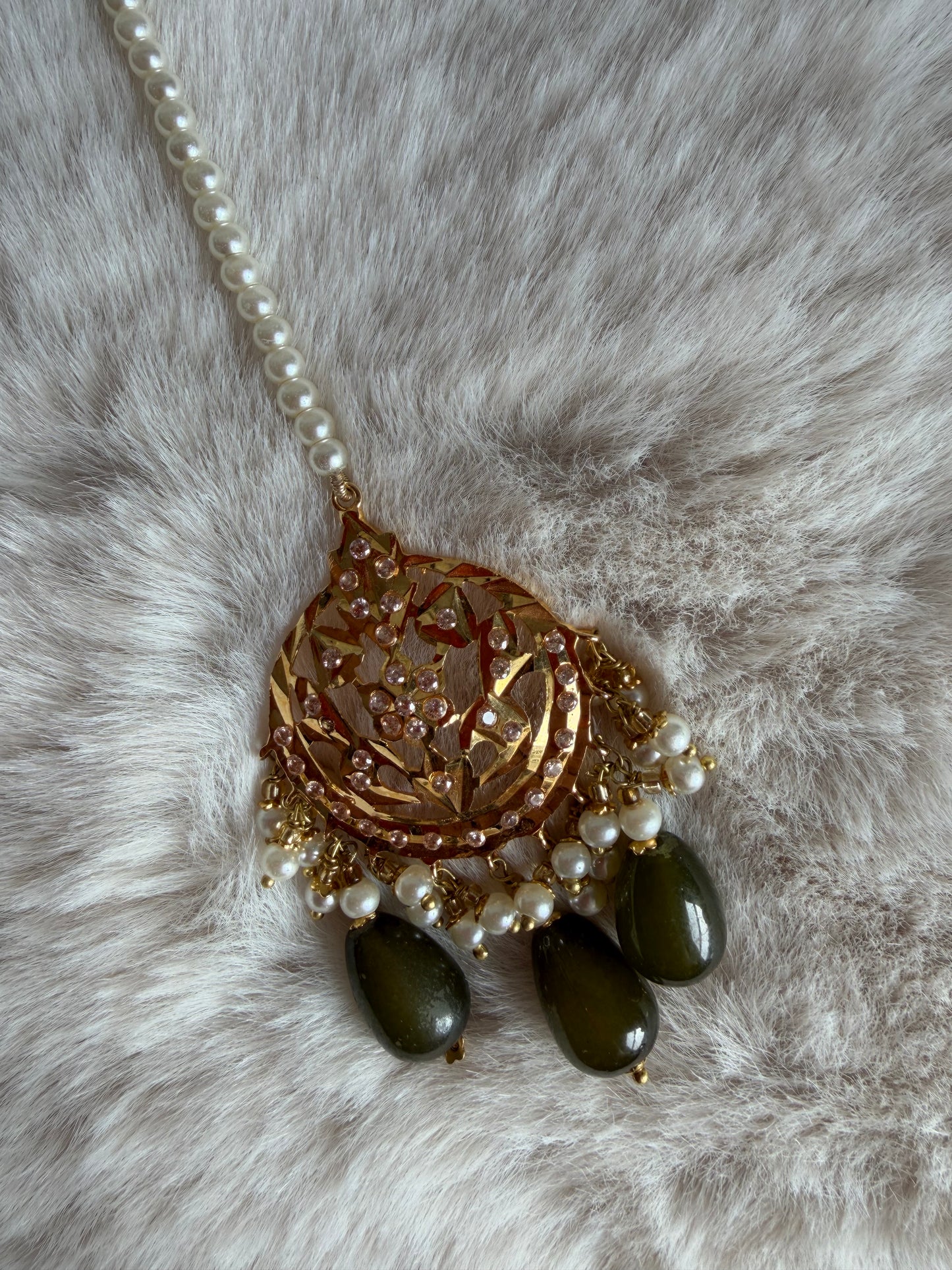 Noor-e-Zar Gullaband