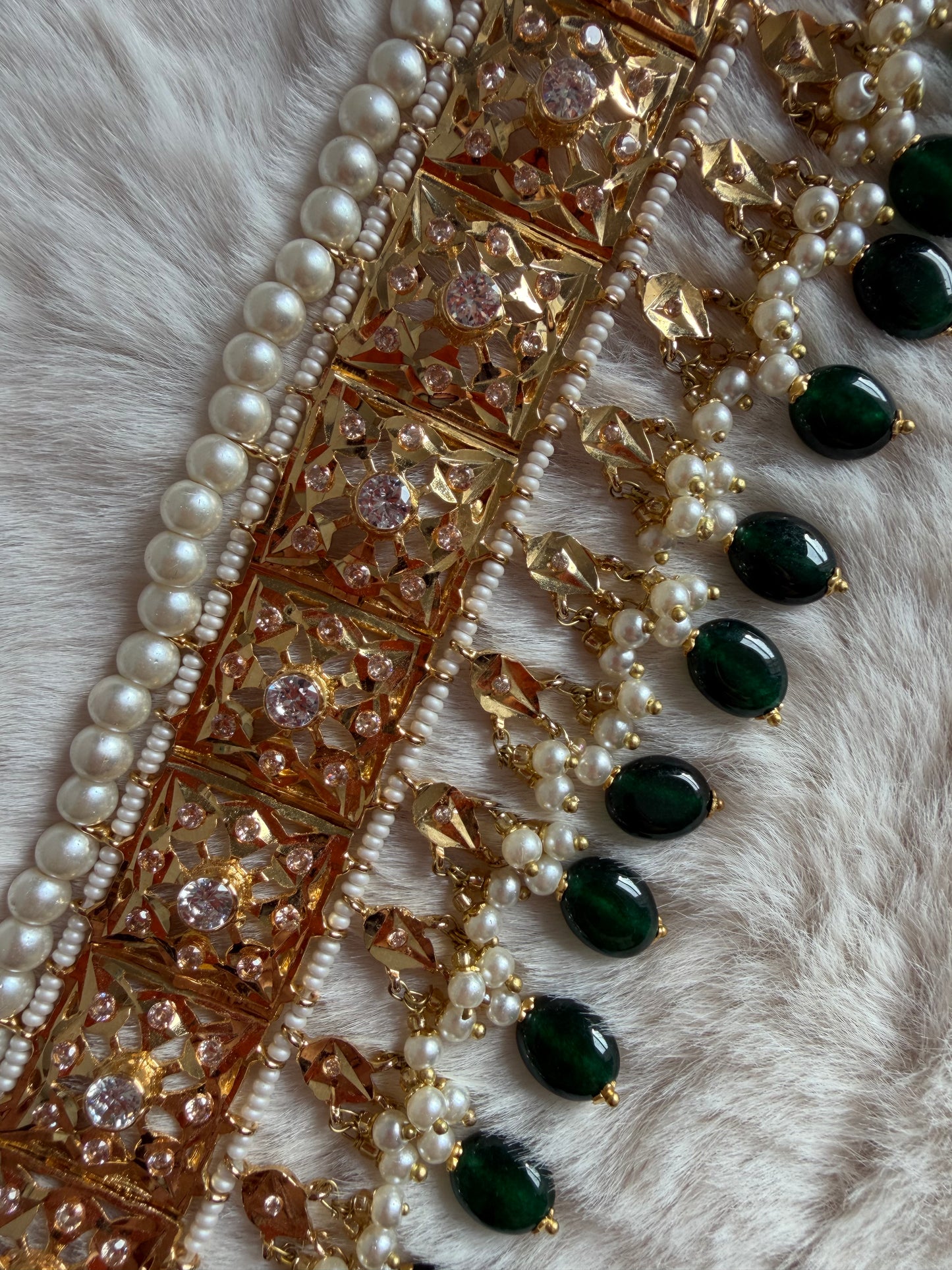 Noor-e-Zar Gullaband