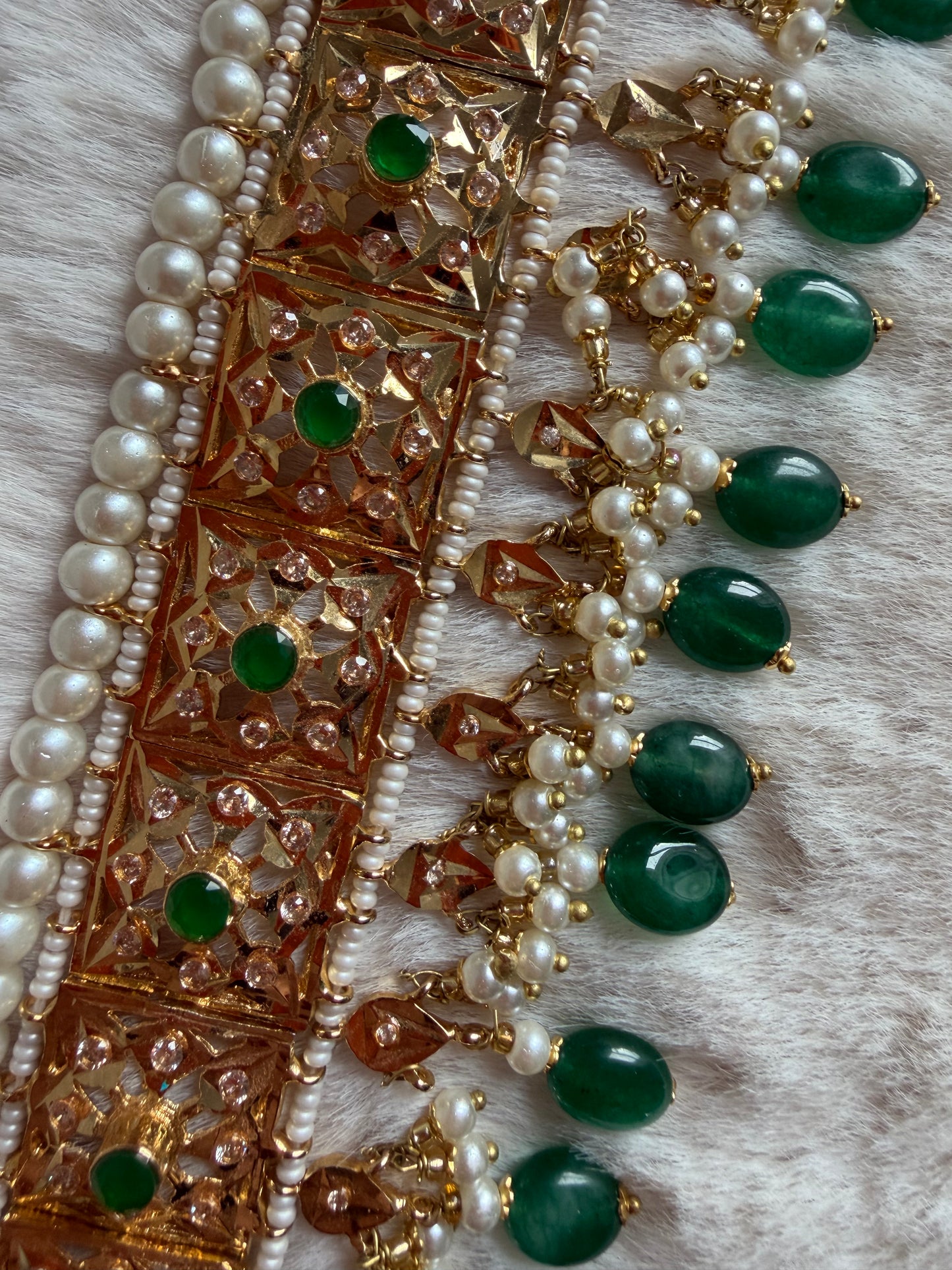 Noor-e-Zar Gullaband
